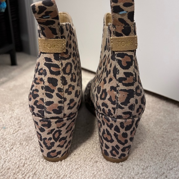 EUC Size 8 Toms Leopard Wedge Boots - Picture 2 of 5